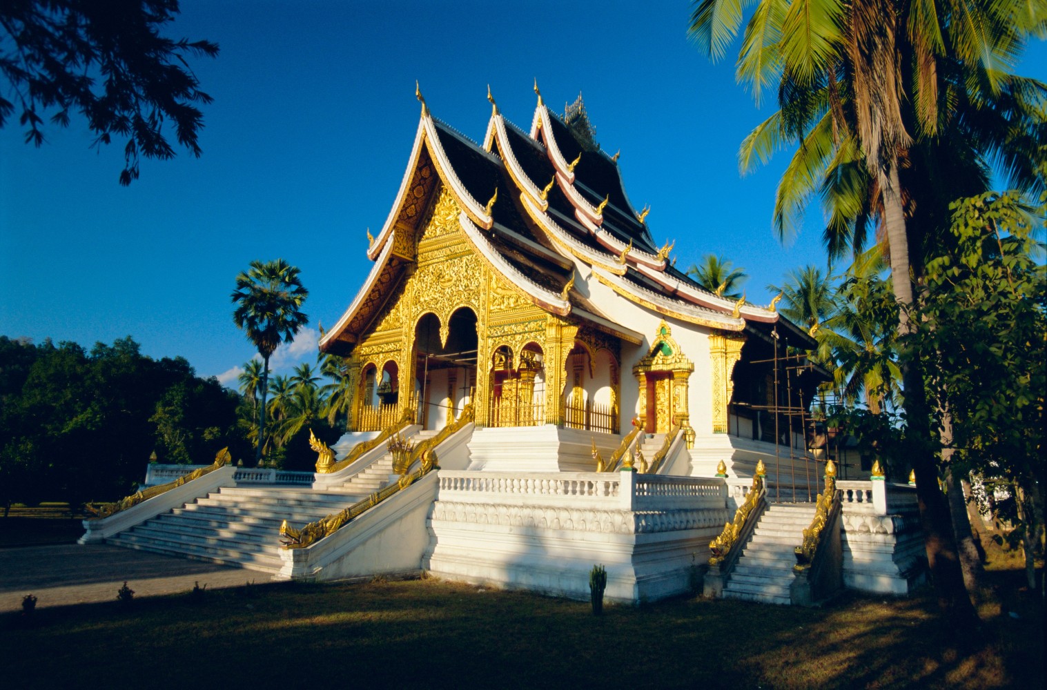 header picture of tour China and Laos: Two Worlds, One Journey