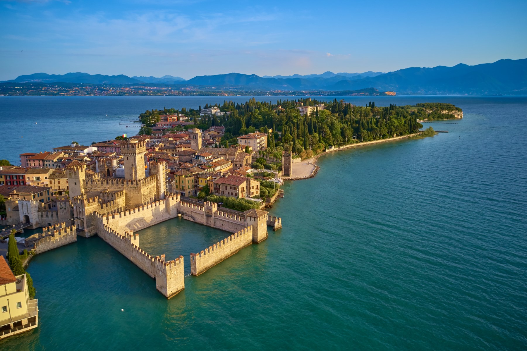 header picture of tour ミラノ発　イタリア周遊　ミラノ・ベネチア・ローマと南イタリア