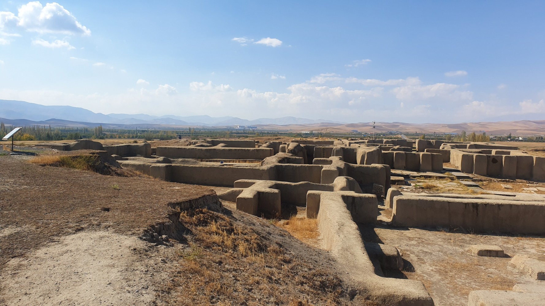 header picture of tour Essences of Iran: From the Caspian Sea to Persepolis
